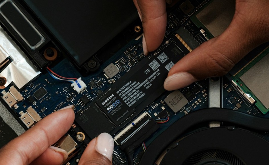 Laptop repair service at Wetech